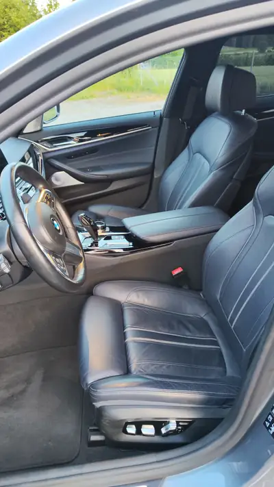 BMW 540i xDrive Sport Line — Berline sportive M-Paket, entretien complet — Thumbnail 9