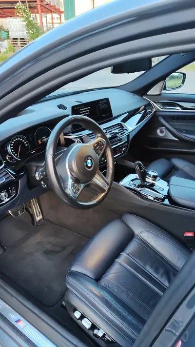 BMW 540i xDrive Sport Line — Berline sportive M-Paket, entretien complet — Thumbnail 11