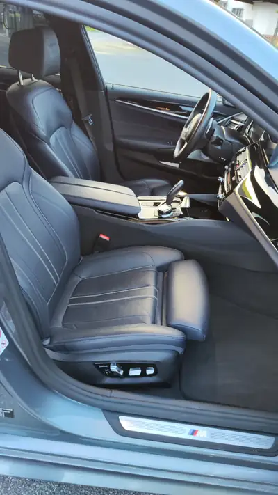 BMW 540i xDrive Sport Line — Berline sportive M-Paket, entretien complet — Thumbnail 10