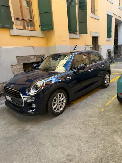 MINI One 1.5i — Citadine urbaine 2018, kilométrage vert et toiture panoramique — vista esterna