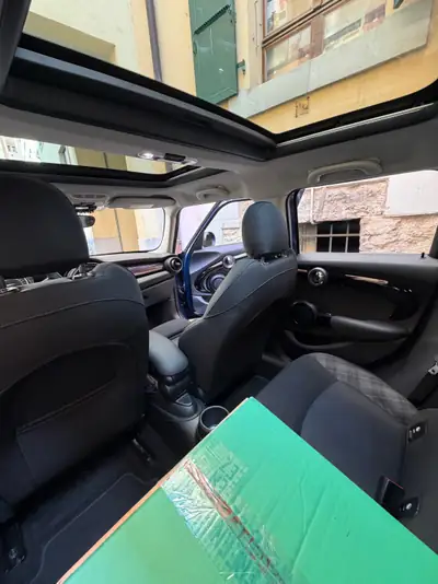 MINI One 1.5i — Citadine urbaine 2018, kilométrage vert et toiture panoramique — interni