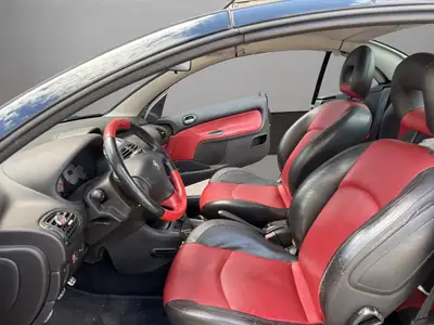 Peugeot 206 CC 2.0 16V — Cabriolet sportif, cuir premium et entretien complet — Thumbnail 9
