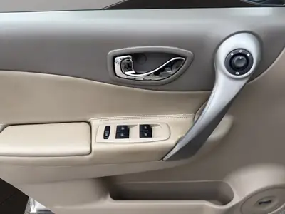 Renault Koleos 2.5 Dynamique Luxe 4x4 — SUV robuste, 4 roues motrices et cuir premium — Thumbnail 12