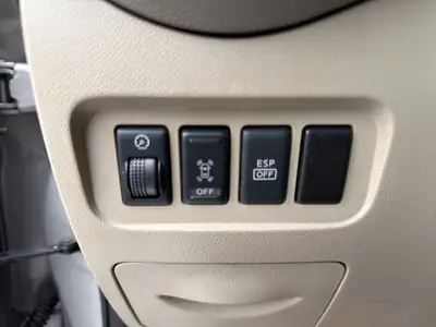 Renault Koleos 2.5 Dynamique Luxe 4x4 — SUV robuste, 4 roues motrices et cuir premium — Thumbnail 23