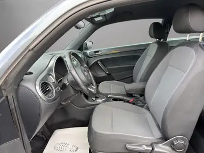VW Beetle 1.2 TSI DSG — L'icône compact, efficace et sans sinistre — Miniature 9