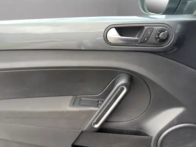 VW Beetle 1.2 TSI DSG — L'icône compact, efficace et sans sinistre — Miniature 12