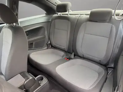 VW Beetle 1.2 TSI DSG — L'icône compact, efficace et sans sinistre — Miniature 13