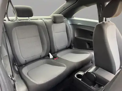 VW Beetle 1.2 TSI DSG — L'icône compact, efficace et sans sinistre — Miniature 18