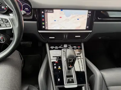 Porsche Cayenne 3.0 V6 — SUV sportif avec vitrages teinté et toit panoramique — interior