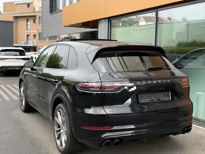 Porsche Cayenne 3.0 V6 — SUV sportif avec vitrages teinté et toit panoramique — Thumbnail 8