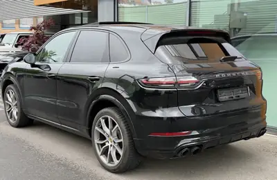 Porsche Cayenne 3.0 V6 — SUV sportif avec vitrages teinté et toit panoramique — Thumbnail 12