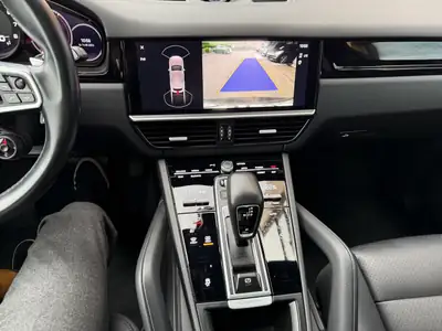 Porsche Cayenne 3.0 V6 — SUV sportif avec vitrages teinté et toit panoramique — Thumbnail 11