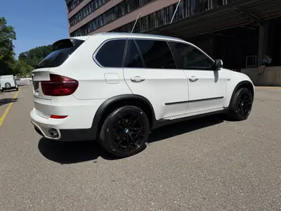 BMW X5 xDrive40d Steptronic — 55'000 km, diesel puissant, 8 pneus, garantie — side view