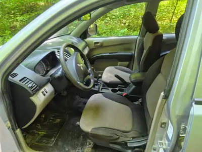 Mitsubishi L200 4x4 — Pick-up robuste, première main, attelage 3.5t — Seitenansicht