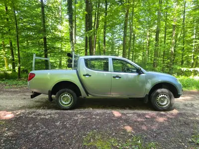 Mitsubishi L200 4x4 — Pick-up robuste, première main, attelage 3.5t — Außenansicht