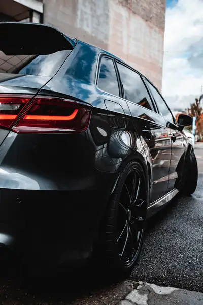 Audi RS3 2.5 TFSI Quattro — Berline sportive suralimentée, révisée et prête à rouler — Heckansicht