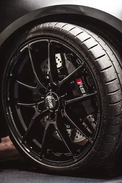 Audi RS3 2.5 TFSI Quattro — Berline sportive suralimentée, révisée et prête à rouler — Innenraum