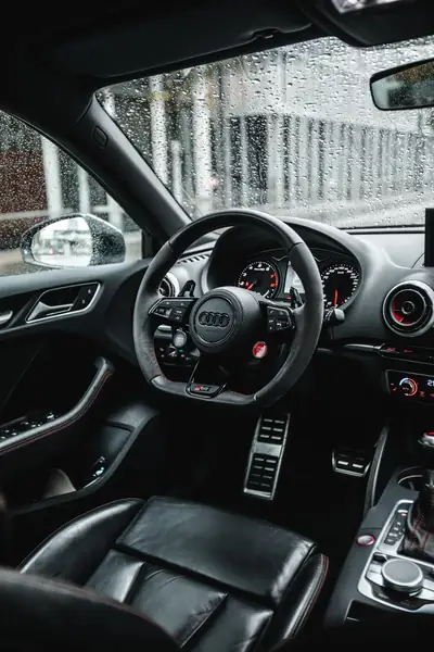 Audi RS3 2.5 TFSI Quattro — Berline sportive suralimentée, révisée et prête à rouler — Armaturenbrett