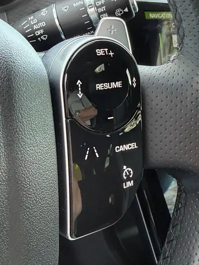 Land Rover Range Rover Velar R-Dynamic P 300 — SUV premium 4x4, 86200 km seulement — Miniature 8