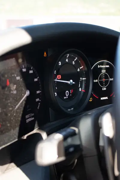 Porsche 911 Carrera 3.0 PDK — Performance iconique, 25 000 km seulement — interior