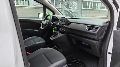 Nissan Townstar EV45 22 kW — Le fourgon électrique malin pour artisans et petits entrepreneurs — interni