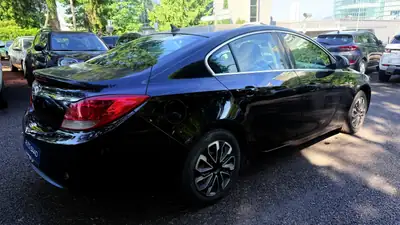 Opel Insignia 1.8 Edition 2008 — Berline élégante, moteur fiable et sans sinistre — tableau de bord