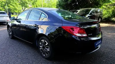 Opel Insignia 1.8 Edition 2008 — Berline élégante, moteur fiable et sans sinistre — intérieur