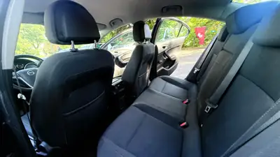 Opel Insignia 1.8 Edition 2008 — Berline élégante, moteur fiable et sans sinistre — Miniature 8