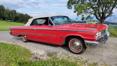 Ford Galaxy XL500 1963 — Cabriolet légendaire, 34'000 km, rouge éclatant — vista esterna