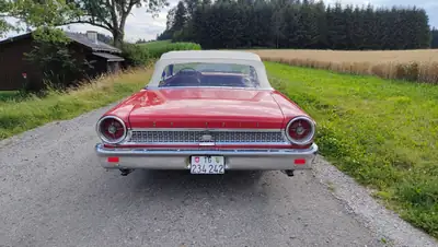 Ford Galaxy XL500 1963 — Cabriolet légendaire, 34'000 km, rouge éclatant — dettaglio