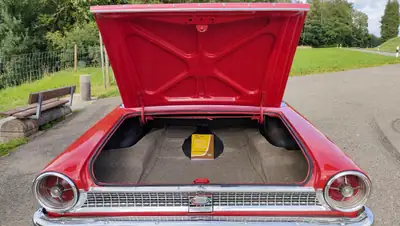 Ford Galaxy XL500 1963 — Cabriolet légendaire, 34'000 km, rouge éclatant — Miniatura 9