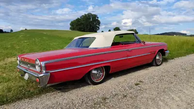 Ford Galaxy XL500 1963 — Cabriolet légendaire, 34'000 km, rouge éclatant — Miniatura 11