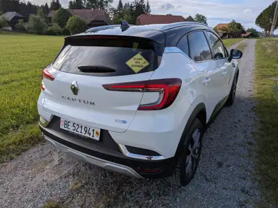 Renault Captur 1.6 E-Tech Plug-in — SUV hybride rechargeable, 48 000 km seulement — Seitenansicht