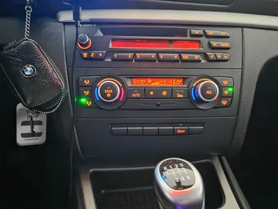 BMW 116i — Compacte citadine de 2010, 122 ch, état impeccable — Miniatur 18