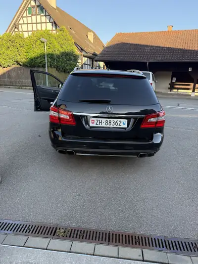 Mercedes-Benz E 63 AMG Break — 525 ch, propulsion sportive, design intemporel — détail