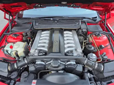 BMW 850i V12 5.0 — Chef-d'œuvre des années 90, 300 CV et boîte manuelle — détail