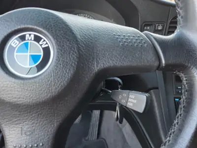 BMW 850i V12 5.0 — Chef-d'œuvre des années 90, 300 CV et boîte manuelle — Miniature 18