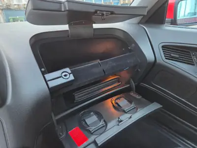 BMW 850i V12 5.0 — Chef-d'œuvre des années 90, 300 CV et boîte manuelle — Miniature 19