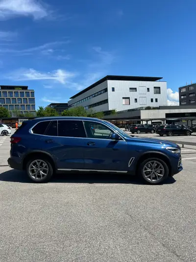 BMW X5 45e xDrive — SUV hybride rechargeable, 394 ch, première main — vista posteriore