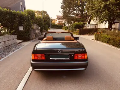 Mercedes-Benz SL 280 — Cabriolet légendaire, cuir premium et motorisation classique — Innenraum