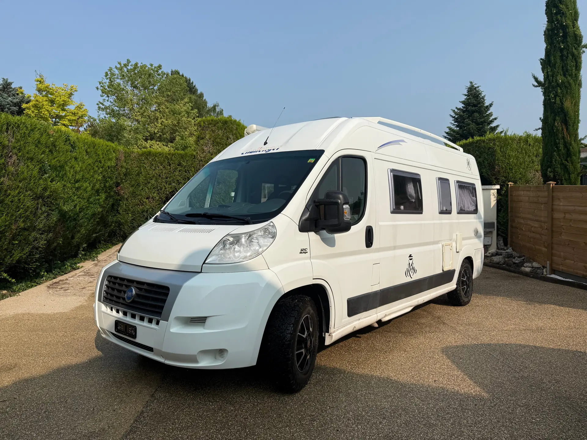 FIAT Ducato 2.3 Multijet 120 — Camping-car Challenger d'occasion, entretien impeccable — vista esterna