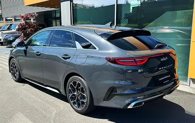 Kia ProCeed 1.5 T-GDi MHEV GT-Line — Break sportif hybride mild, 3900 km seulement — side view