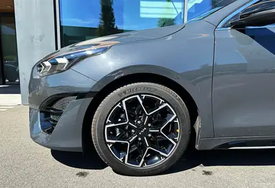 Kia ProCeed 1.5 T-GDi MHEV GT-Line — Break sportif hybride mild, 3900 km seulement — dashboard