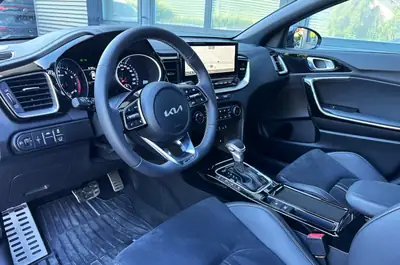 Kia ProCeed 1.5 T-GDi MHEV GT-Line — Break sportif hybride mild, 3900 km seulement — Thumbnail 8