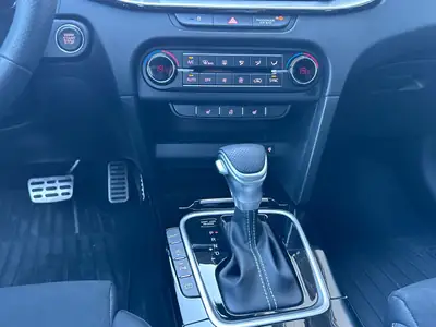 Kia ProCeed 1.5 T-GDi MHEV GT-Line — Break sportif hybride mild, 3900 km seulement — Thumbnail 11