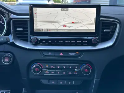 Kia ProCeed 1.5 T-GDi MHEV GT-Line — Break sportif hybride mild, 3900 km seulement — Thumbnail 12