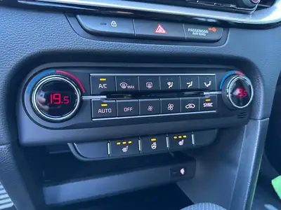 Kia ProCeed 1.5 T-GDi MHEV GT-Line — Break sportif hybride mild, 3900 km seulement — Thumbnail 15