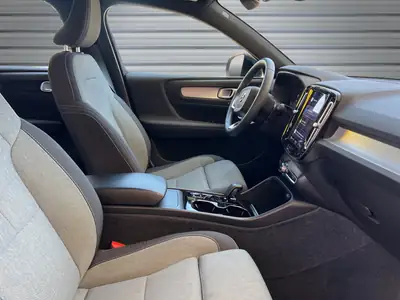 Volvo XC40 B4 Mild Hybrid AWD — SUV compact hybride, 65'000 km, état impeccable — Miniature 9