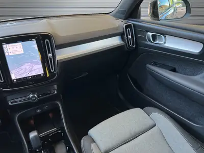 Volvo XC40 B4 Mild Hybrid AWD — SUV compact hybride, 65'000 km, état impeccable — Miniature 14