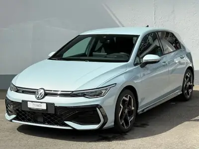 VW Golf 1.5 e-TSI mHEV R-Line — Hybride légère performant, kilométrage réduit — vista posteriore